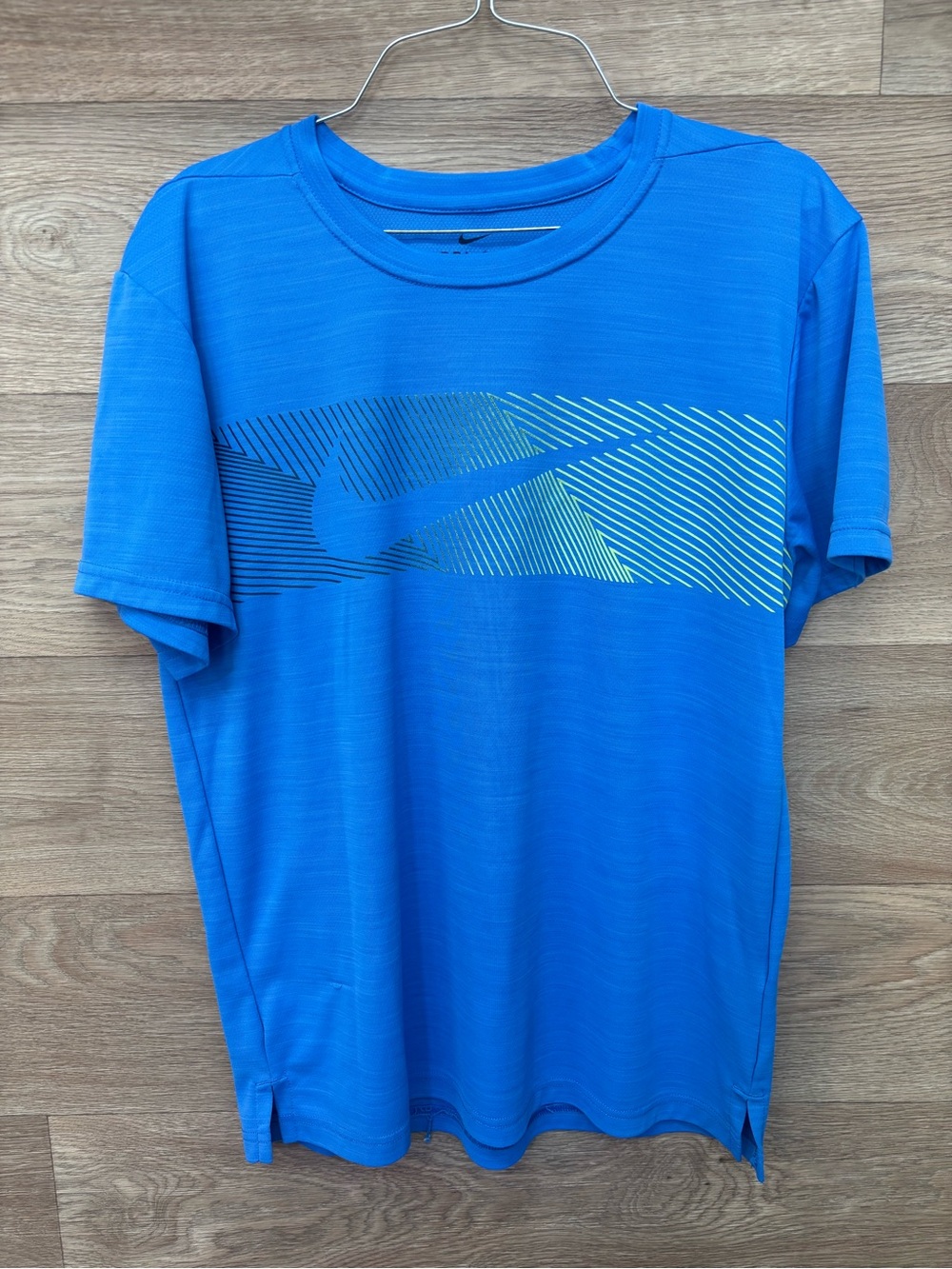 Nike Dri-FIT Mens Small Blue Graphic Swoosh Training Shirt Short Sleeve Standard